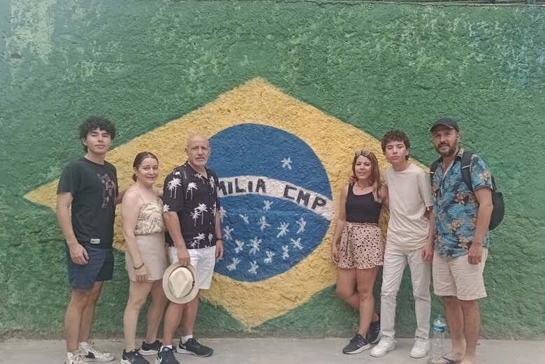 Descubra a Cultura Carioca no Tour pela Favela da Babilônia - Rio de Janeiro!