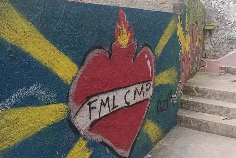 Descubra a Cultura Carioca no Tour pela Favela da Babilônia - Rio de Janeiro!