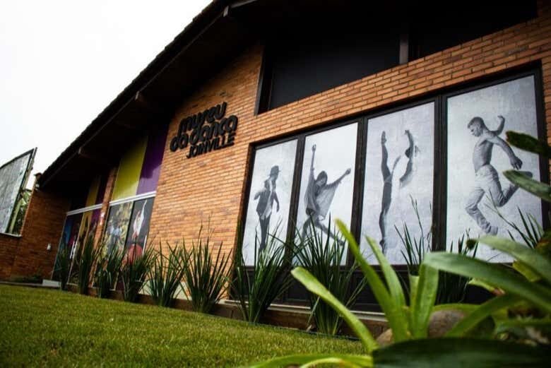 Explore a Cultura de Joinville com o Tour da Dança e Museus!
