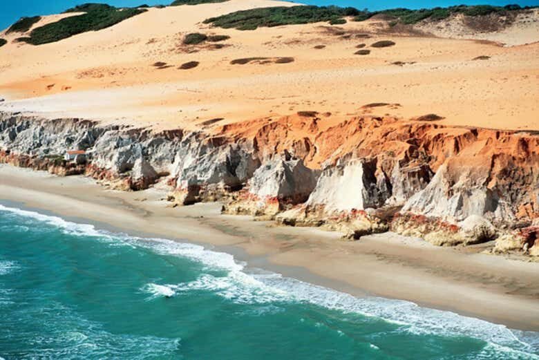 Três Paraísos do Ceará em Um Só Dia: Morro Branco, Fontes e Canoa Quebrada!
