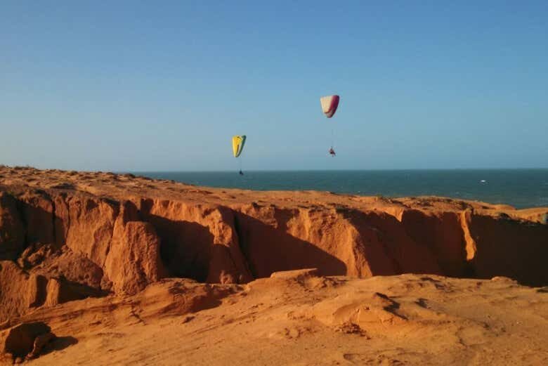 Três Paraísos do Ceará em Um Só Dia: Morro Branco, Fontes e Canoa Quebrada!