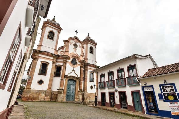 Explore Ouro Preto: Passeio Exclusivo pela História Barroca com Guia Privativo!