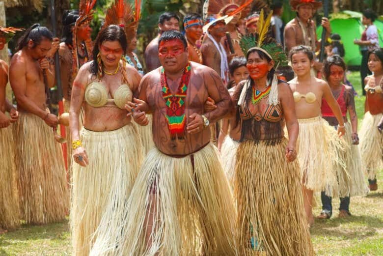 Excursão para a Autêntica Comunidade Indígena Tatuyo: Uma Imersão Cultural na Amazônia!