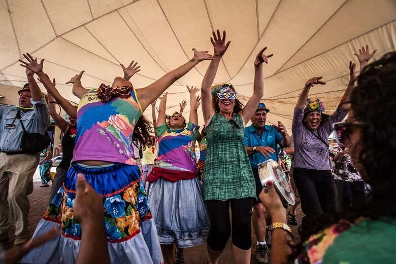 Tour Privado Pelo Carnaval do Rio de Janeiro: Descubra os Segredos e Dance ao Ritmo da Cidade Maravilhosa!