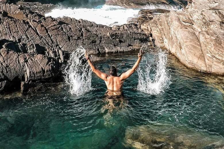 Aventura Imperdível nas Praias e Piscinas Naturais de Búzios: Trilha com Natureza e Emoção!