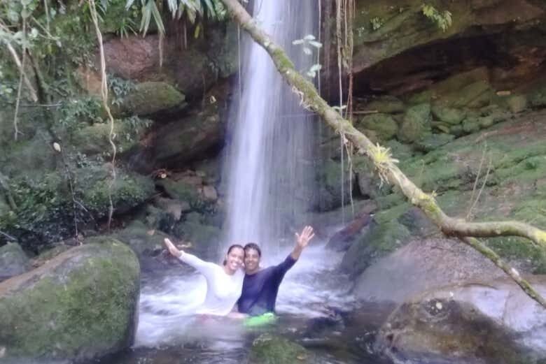 Trilha pelas Cachoeiras de Ubatuba: Exploração e Beleza Natural!