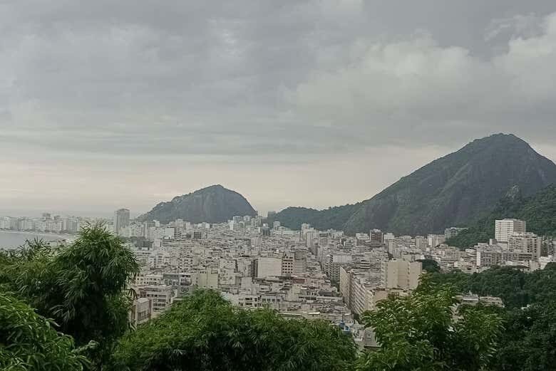 Descubra a Cultura Carioca no Tour pela Favela da Babilônia - Rio de Janeiro!