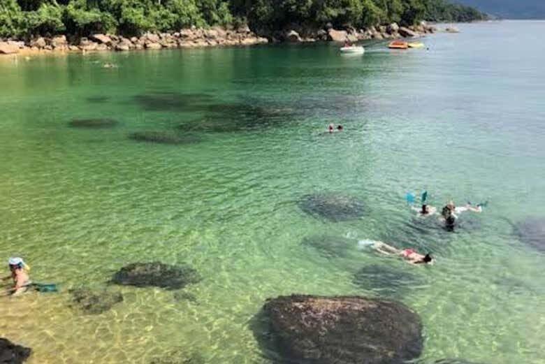 Descubra as Maravilhas Subaquáticas com Snorkel em Ubatuba!