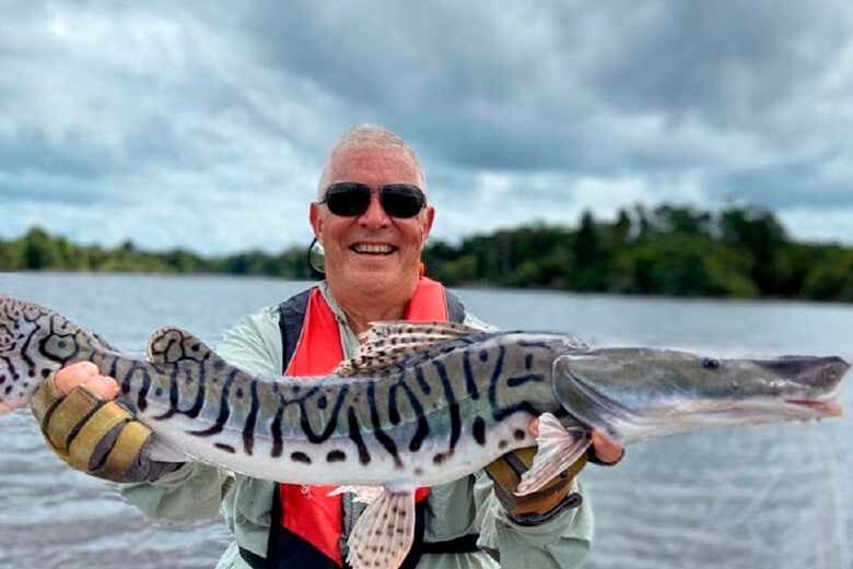 Pesca no Rio Negro: Aventura na Amazônia!