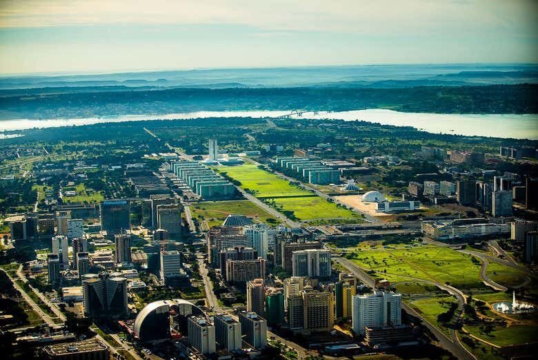 Tour Privado pelos Mirantes de Brasília: Explore Vistas Deslumbrantes da Capital!