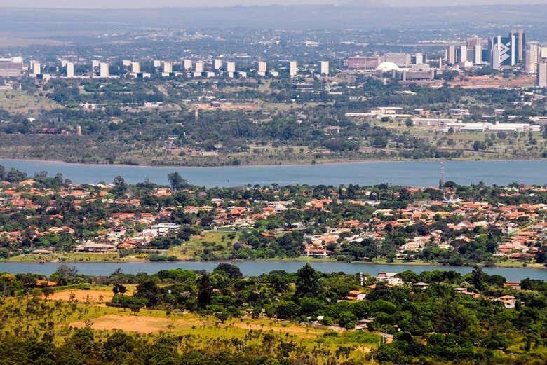 Tour Privado pelos Mirantes de Brasília: Explore Vistas Deslumbrantes da Capital!