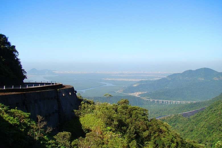 Explore a História e Natureza na Trilha Privada pela Estrada Velha de Santos!