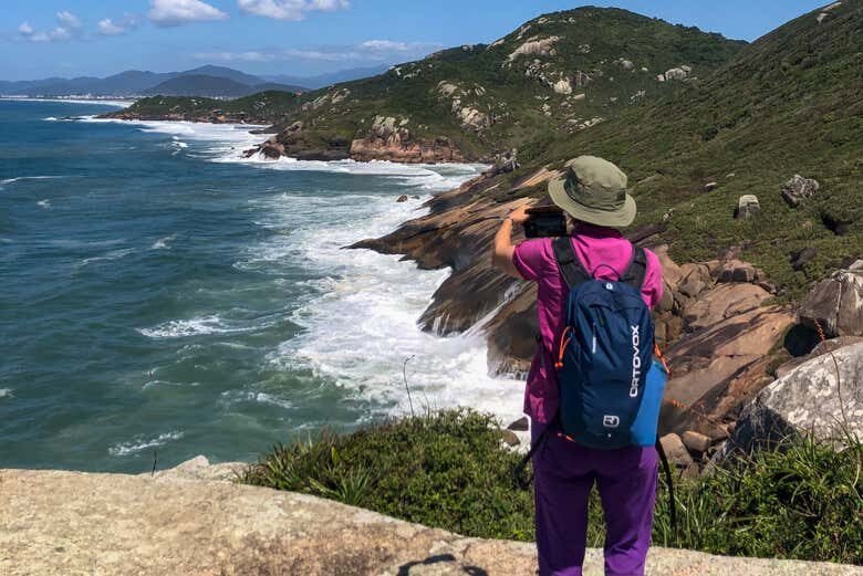 Trilha do Gravatá: Praia Escondida e Natureza Selvagem em Floripa!