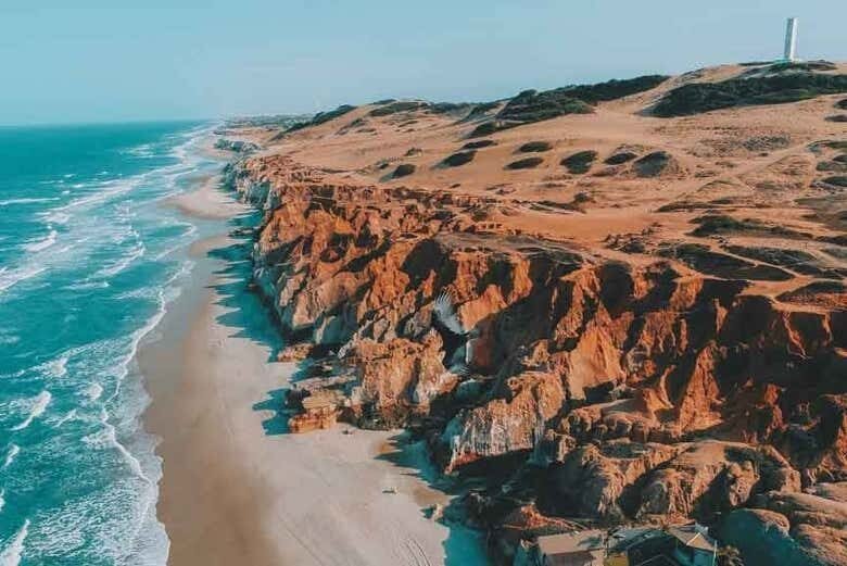 Morro Branco & Praia das Fontes: Dunas, Falésias e Aventura no Ceará!