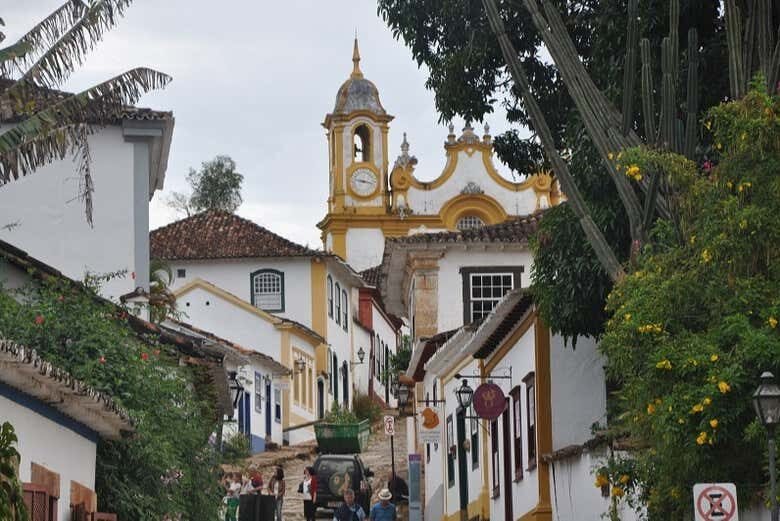 Explore os Encantos Históricos de Congonhas e Tiradentes com Saída de Ouro Preto!