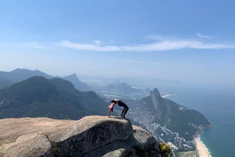 Trilha e Escalada na Pedra da Gávea com Vistas Incríveis do Rio!