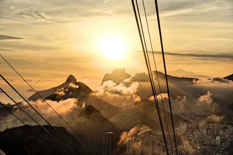 Desafie a Gravidade e Escale o Famoso Pão de Açúcar Carioca – Uma Aventura Vertical com Vista Panorâmica do Rio de Janeiro!
