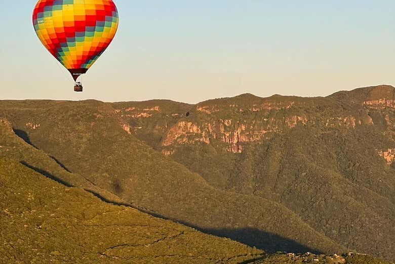 Voo de Balão em Praia Grande: Aventura nas Alturas!