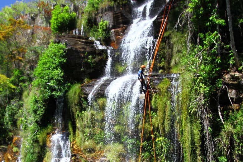Aventura Radical: Rapel na Cachoeira Almécégas!