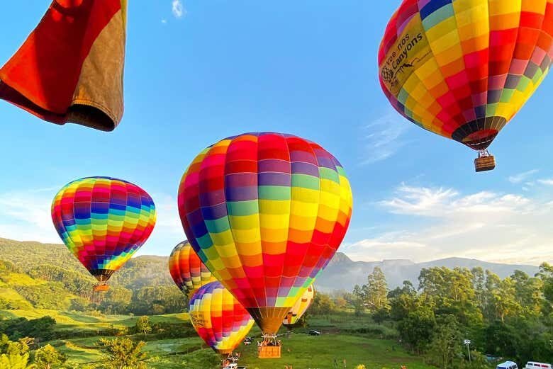 Voo de Balão em Praia Grande: Aventura nas Alturas!