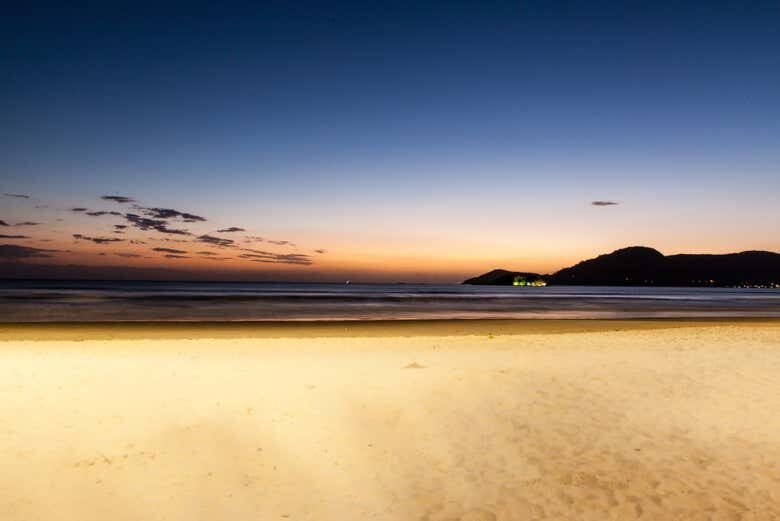 Encante-se com o Tour Noturno e Jantar em Balneário Camboriú!