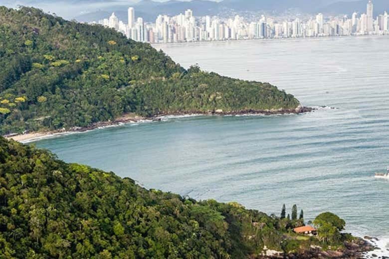 Aventura Completa: Teleférico do Parque Unipraias e Passeio de Barco Pirata!