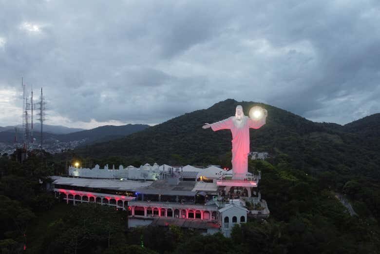 Encante-se com o Tour Noturno e Jantar em Balneário Camboriú!