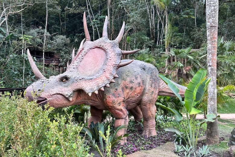Uma Viagem Ao Mundo Dos Dinossauros: Aventura Jurássica Em Balneário Camboriú!