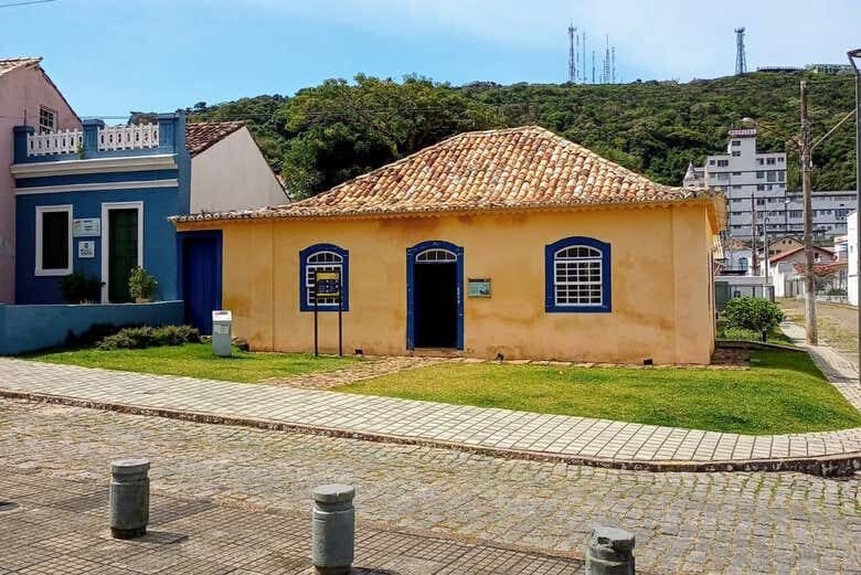 Excursão Histórica a Laguna: Descubra a Riqueza Cultural e Natural de Santa Catarina!