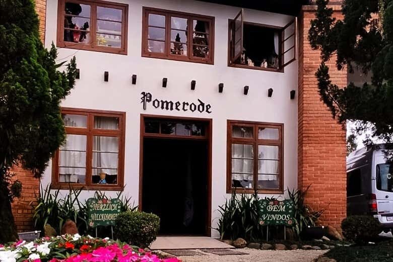 Excursão Encantada a Pomerode: cultura, compras e diversão!