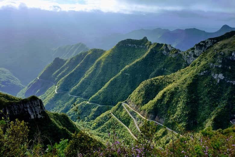 Excursão à Serra do Rio do Rastro: Paisagens Incríveis e Natureza Exuberante!