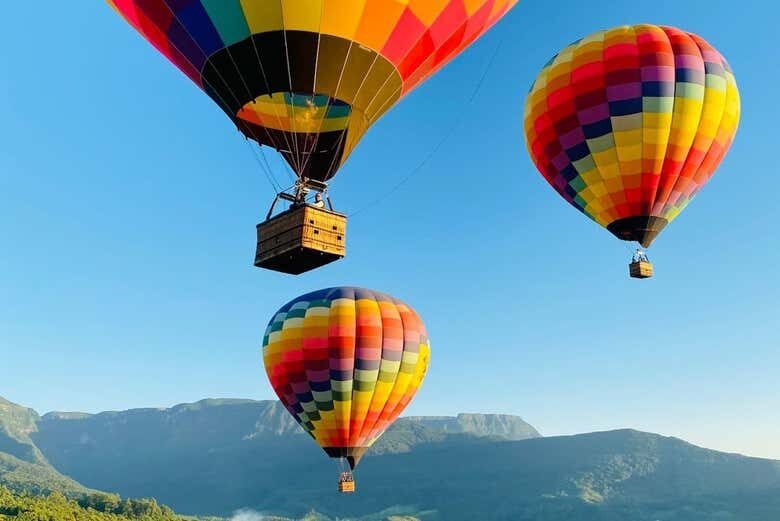 Voo de Balão em Praia Grande: Aventura nas Alturas!