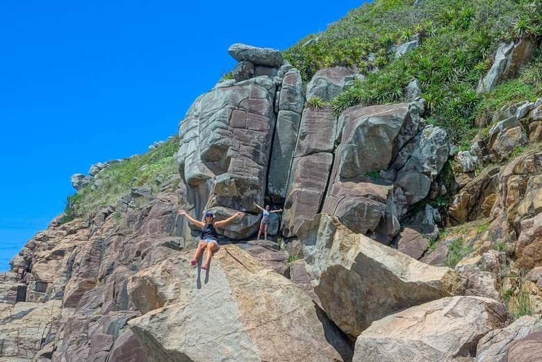 Exploração Impressionante na Trilha da Praia do Silveira!