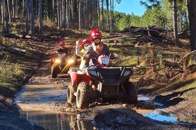 Aventura sobre quatro rodas: Passeio de Quadriciclo em Cambará do Sul!