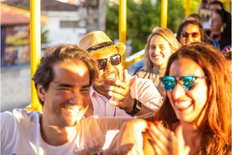 Conheça Campina Grande em um Party Bus cheio de forró e cultura!