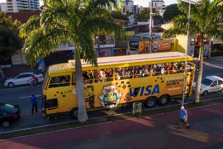 Conheça Campina Grande em um Party Bus cheio de forró e cultura!