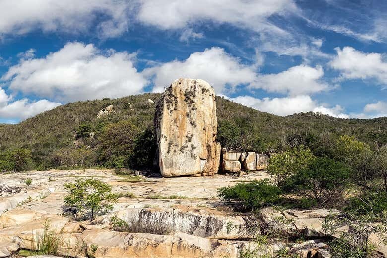 Explore o Oasis Escondido da Paraíba na Excursão à Pedra do Altar