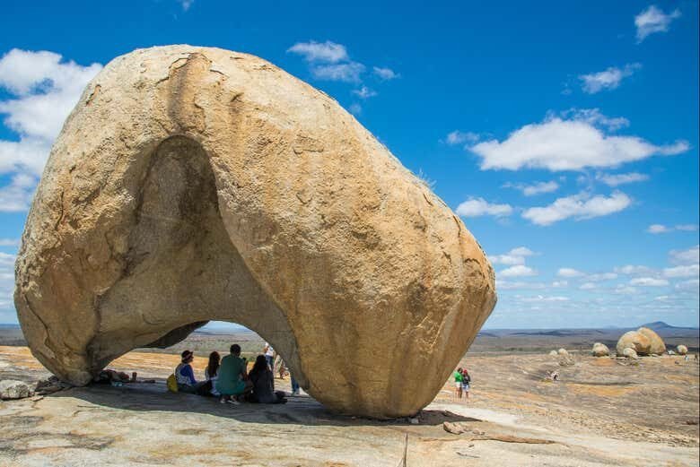 Excursão Privada a Cabaceiras e ao Lajedo de Pai Mateus: Descubra a 'Roliúde' Nordestina!