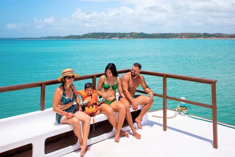 Descubra as Piscinas Naturais de Japaratinga com um Incrível Passeio de Barco!