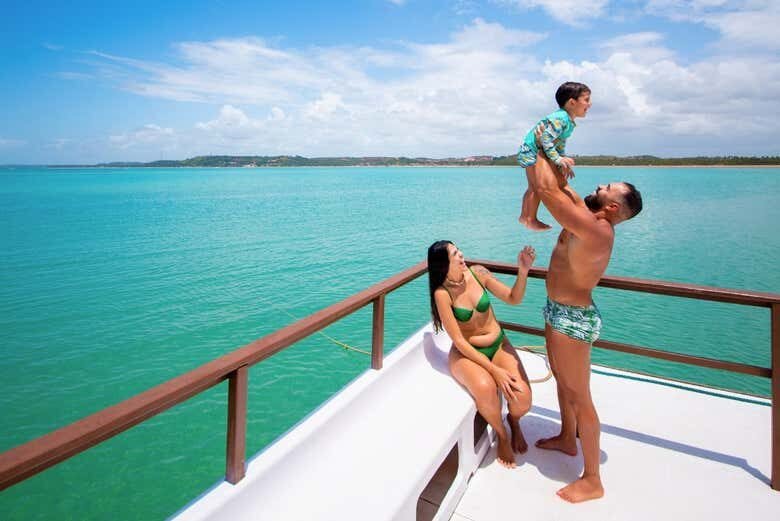 Descubra as Piscinas Naturais de Japaratinga com um Incrível Passeio de Barco!