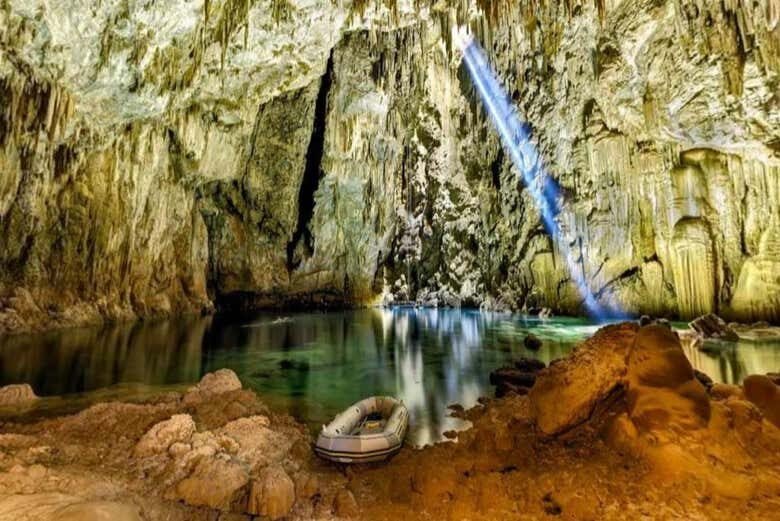 Descida ao Inexplorado: Rapel Elétrico no Abismo de Anhumas!