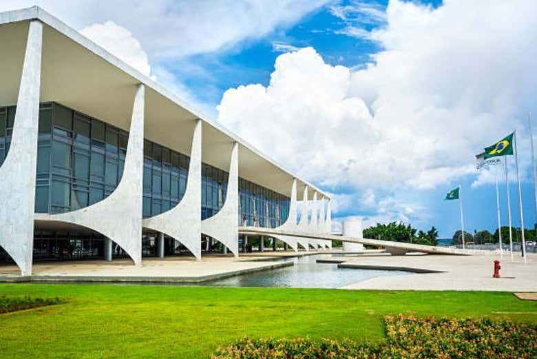 Explore a Brasília Futurista: Excursão Completa com Saída de Goiânia!