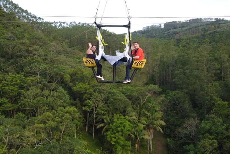 Piquenique nas Alturas ao Entardecer – Skytable em Praia Grande!