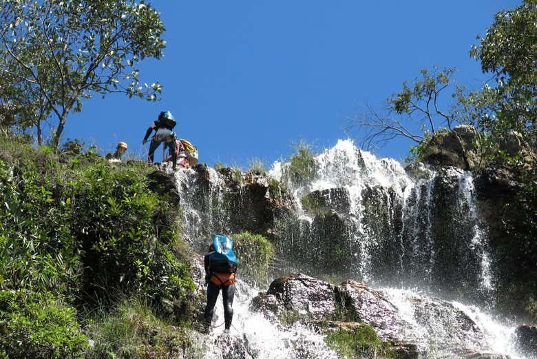 Rapel na Cachoeira Água Fria: Aventura e Adrenalina em Alto Paraíso de Goiás!