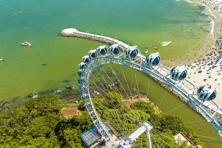 Vista Incrível de Balneário Camboriú na FG Big Wheel: Uma Experiência Panorâmica Única!