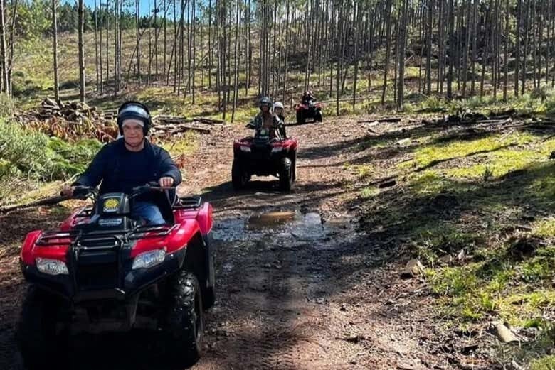 Aventura sobre quatro rodas: Passeio de Quadriciclo em Cambará do Sul!