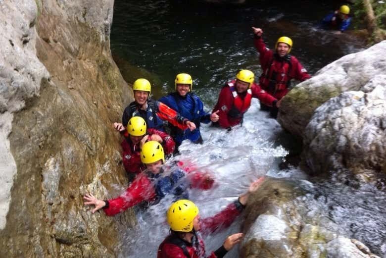 Aventura na Chapada dos Veadeiros: Tubing e Trilha Aquática com Piquenique!