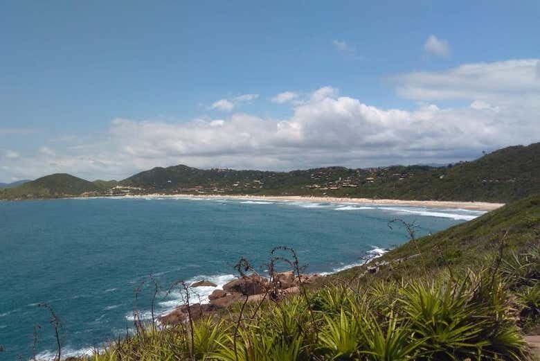 Trilha entre a Praia do Ouvidor e Praia Vermelha: Natureza e Aventura!
