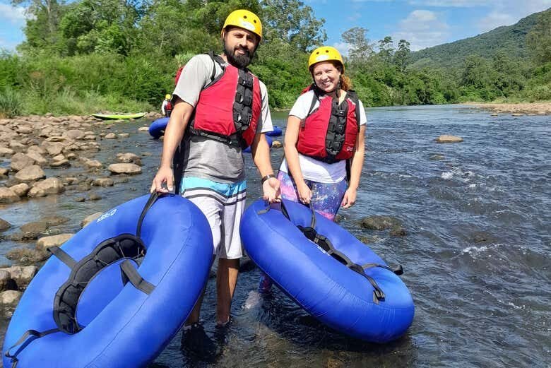 Aventuras no Tubing pelo Rio Canoa!
