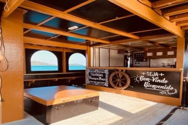 Aventura Pirata em Bombinhas: Diversão a Bordo e Mergulho no Mar!